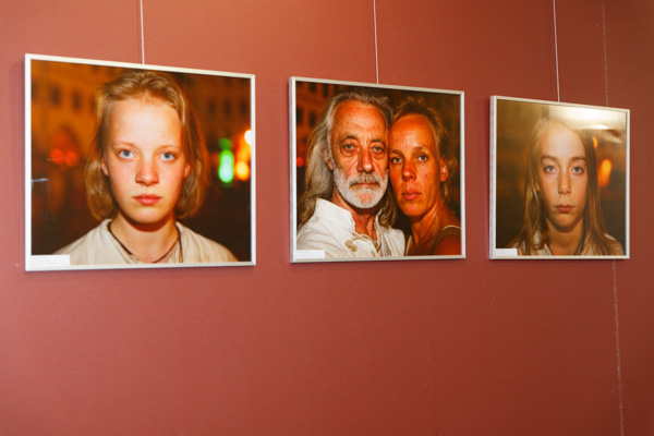 Die ernste Familie